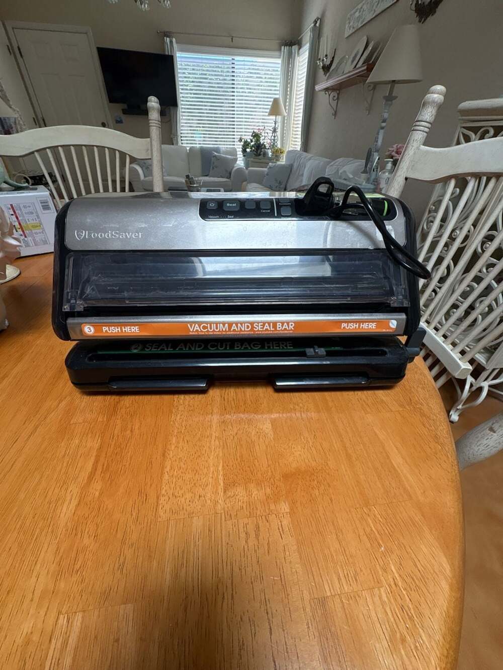 FoodSaver FM5200 2-in-1 Automatic Vacuum Sealer Machine with Express Bag Maker